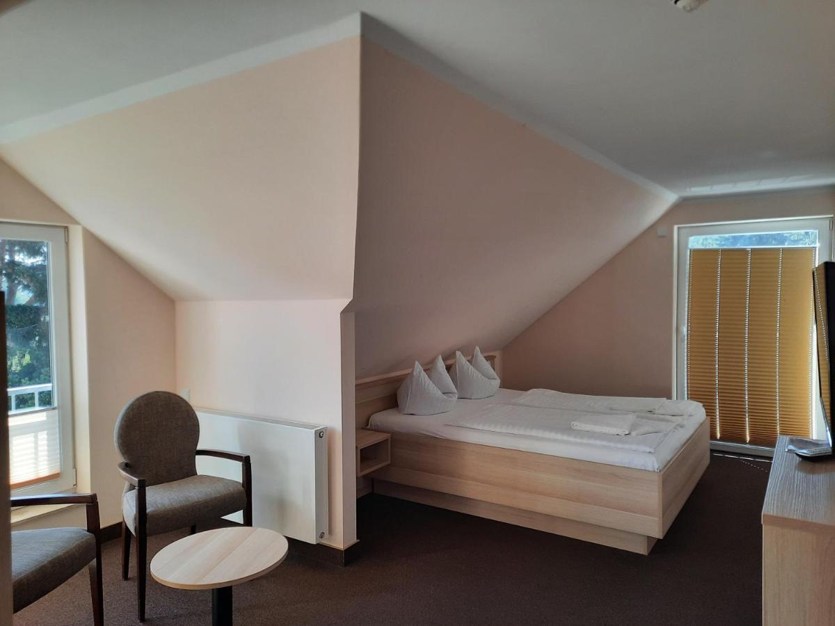 Hotel Karl'S Burg Kolpinsee Ngoại thất bức ảnh
